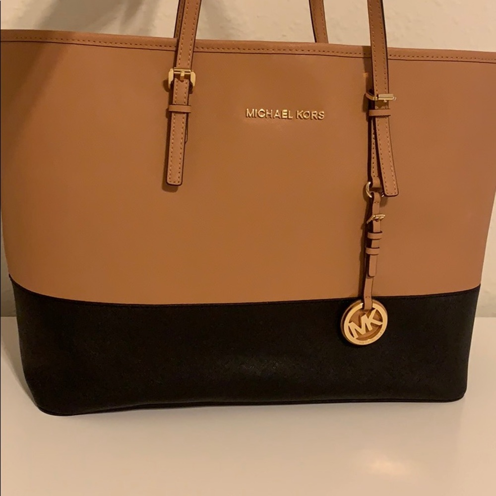 BRAND NEW✨ Michael Kors Purse